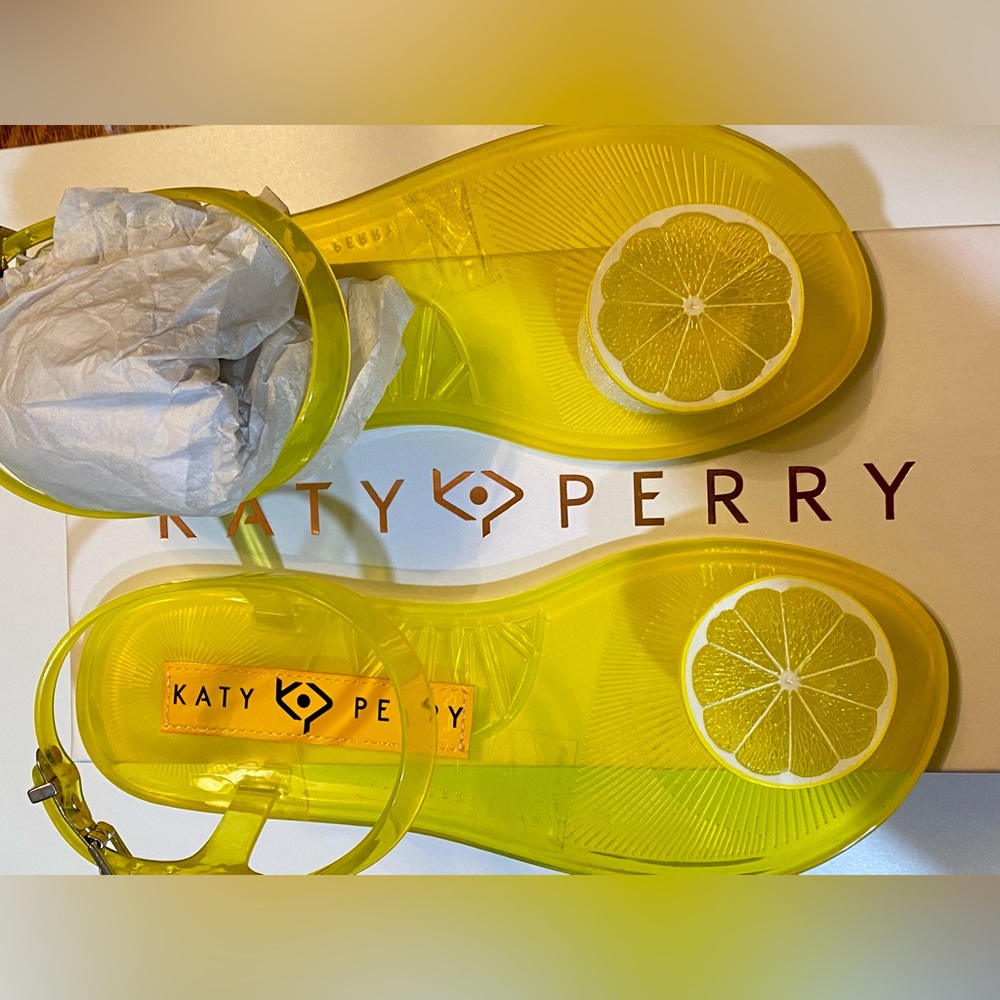 NEW Sz 6 Katy Perry Gelee Lemon scented Yellow Sandal Clear Thong New, Box Jelly